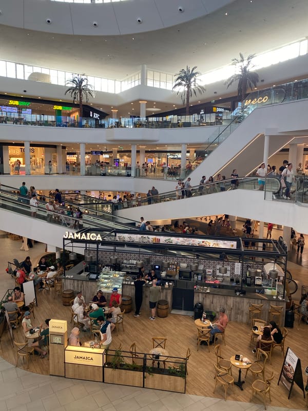 Shopping mall afternoon near Valencia's City of Arts and Sciences