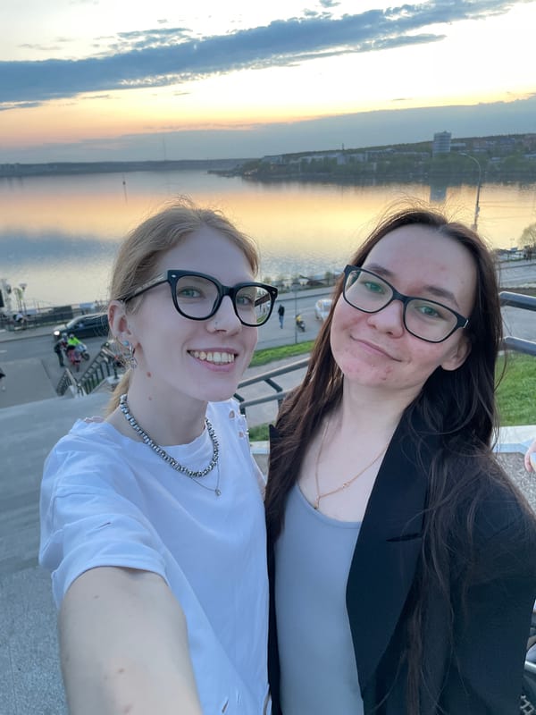 Friends capture sunset selfie moment in Izhevsk