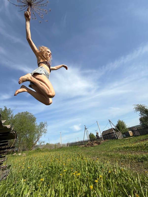 Woman spotted on rooftop edge in Rosstani, Russia
