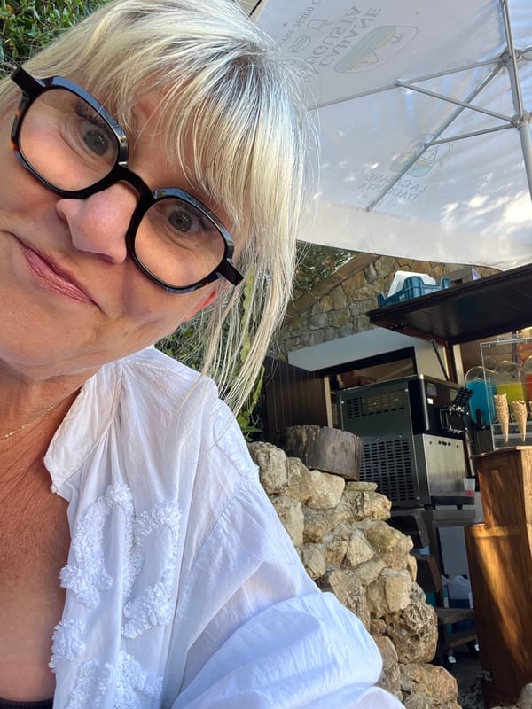 Afternoon snapshots around a Cannes streetside spot