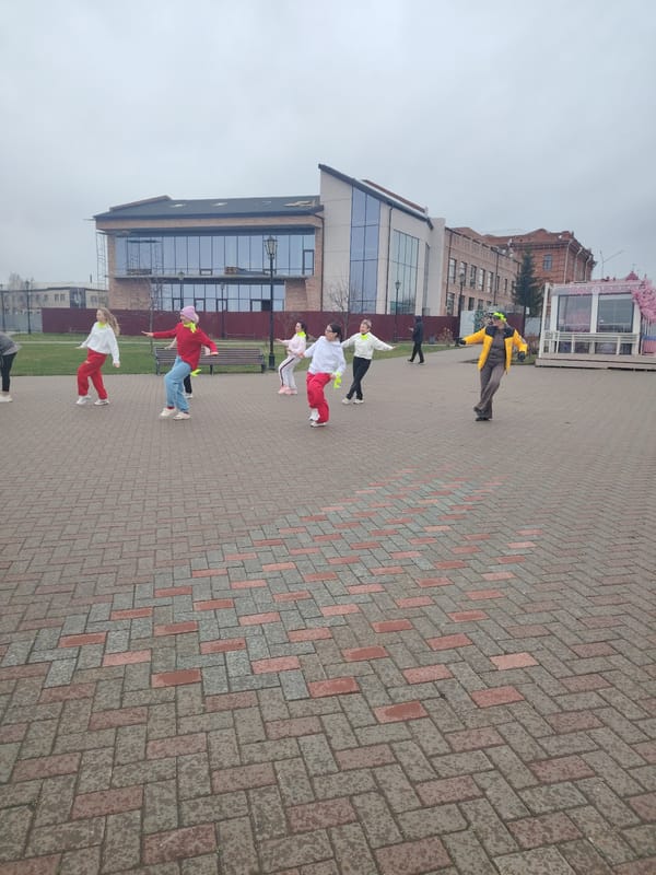 Morning life documented across Sarapul, Russia public spaces