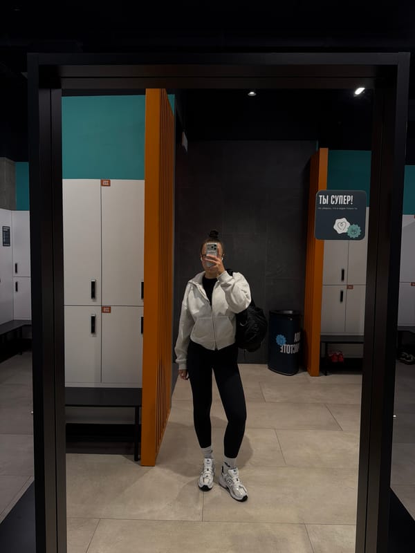 Gym-goer documents workout session with selfies in Podolsk facility