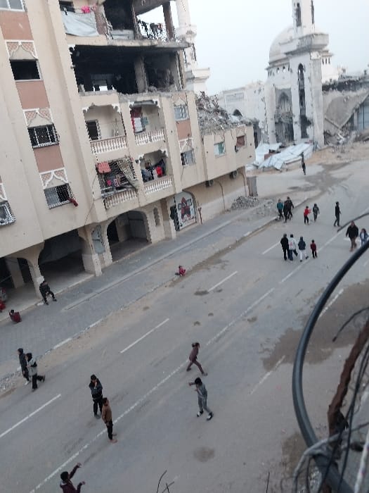 War damage and refugee camps documented in Khan Yunis