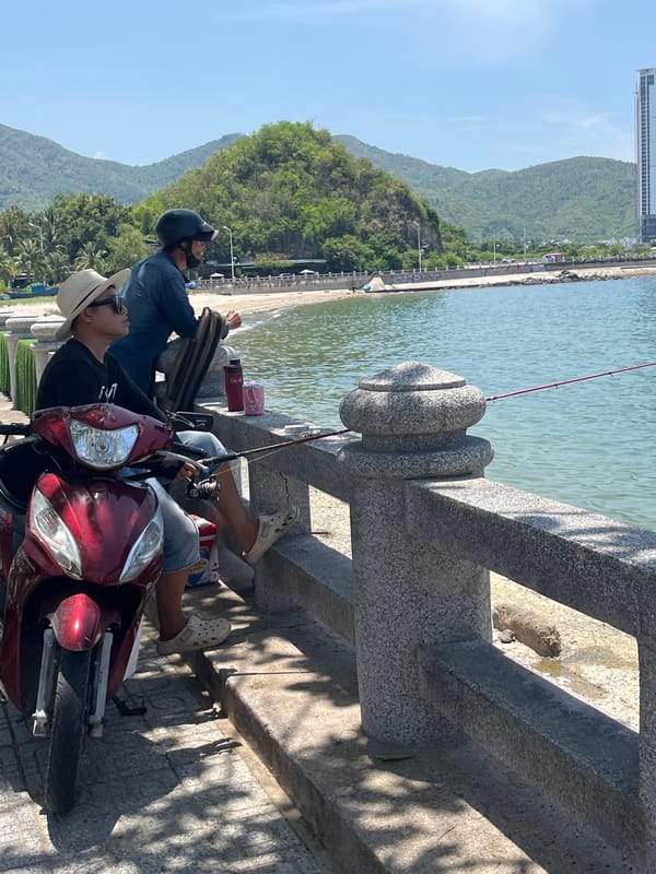 Morning coastal scenes documented across Nha Trang waterfront