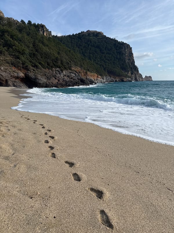 Tourist activities documented at Alanya's Kleopatra Beach and castle