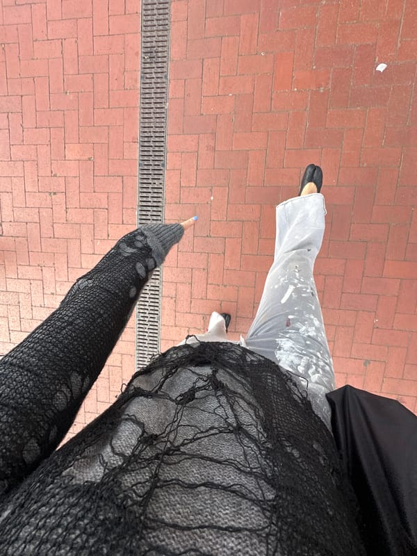 Paint-splattered figure spotted across Tonbridge locations in morning hours