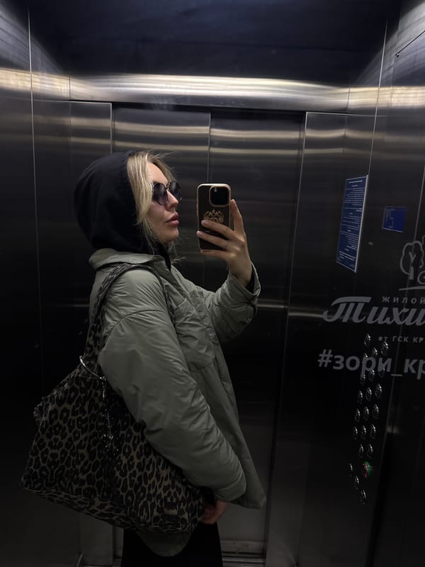 Morning moments captured across Krasnoyarsk: selfies, coffee art, breakfast
