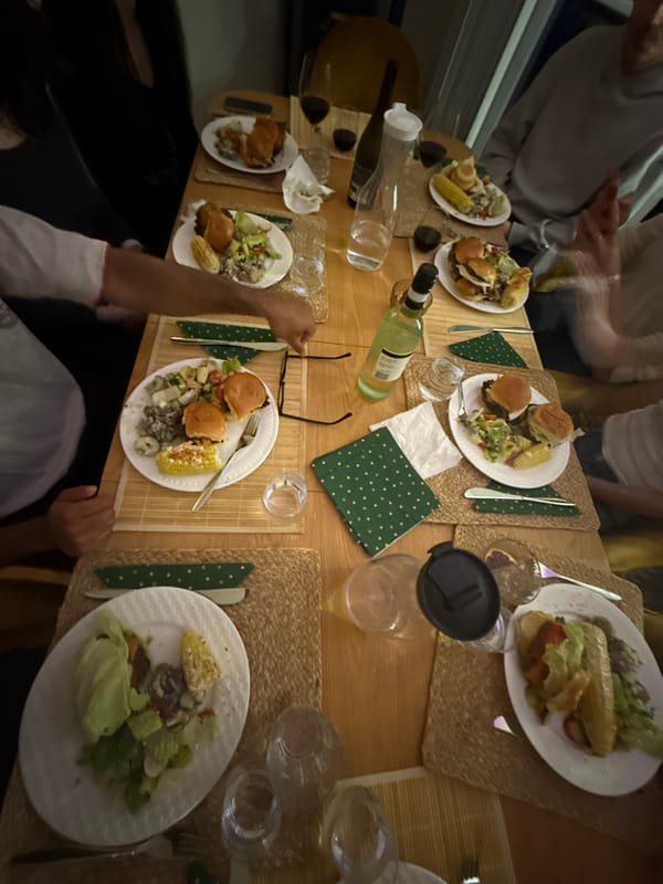 Early morning dining gathering observed in North Vancouver