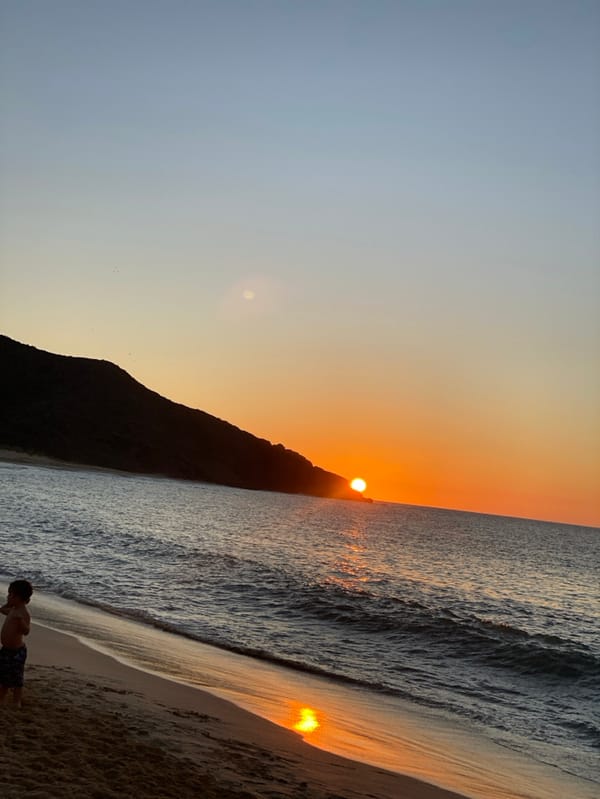 Evening beach gathering draws families to Venezuelan coast for sunset