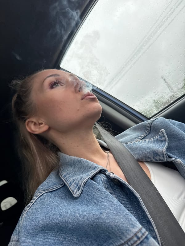 Woman smoking in car observed in Chaikovsky, Russia