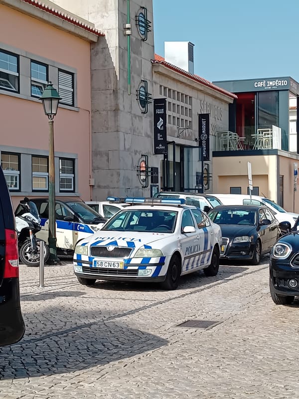Police presence observed on palm-lined streets in Cascais