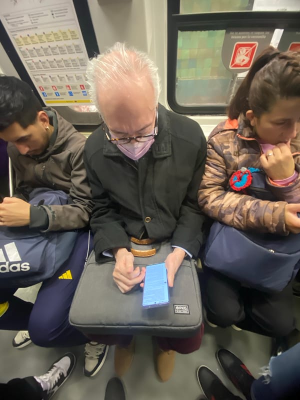 Evening rush hour scenes captured across Buenos Aires subway system