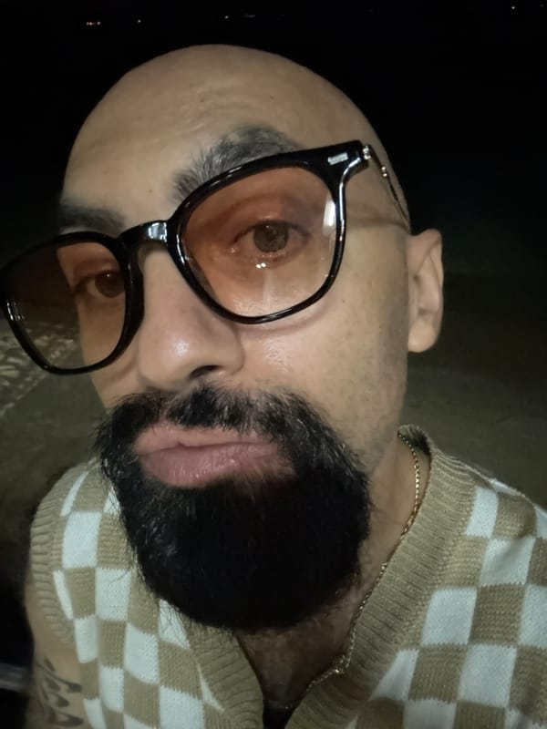 Quick selfie session in Ko Samui, same face, multiple angles