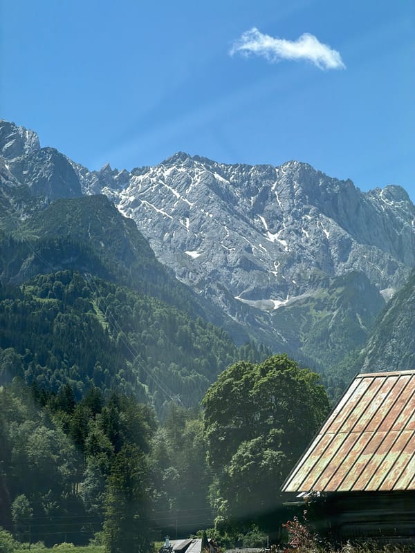 Clear mountain views documented in Garmisch-Partenkirchen, Germany