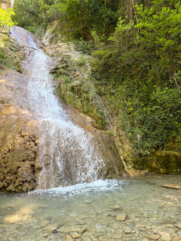 Gorge trail in Yuzhnyy: waterfalls, cave overhangs, and a Wish Tree