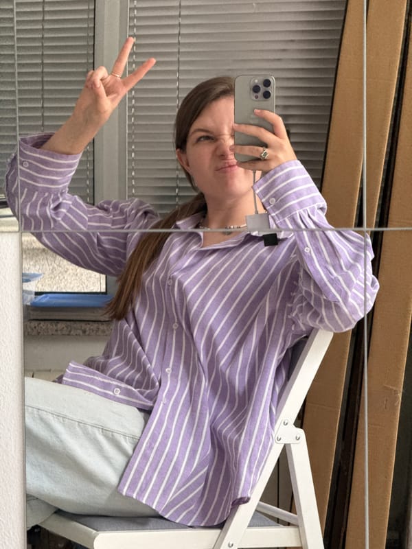 Person makes peace sign in mirror selfie in Belgrade