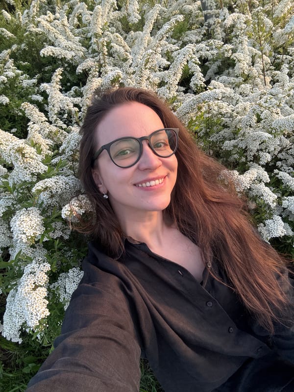 Woman photographed during spring sunset session in Nizhny Novgorod