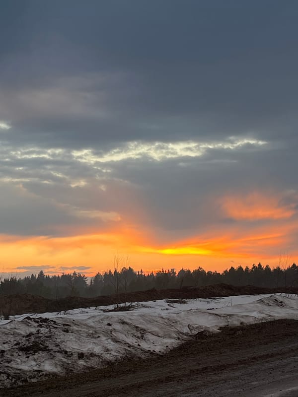 Spring thaw documented in rural Kamennyi Kliuch, Russia