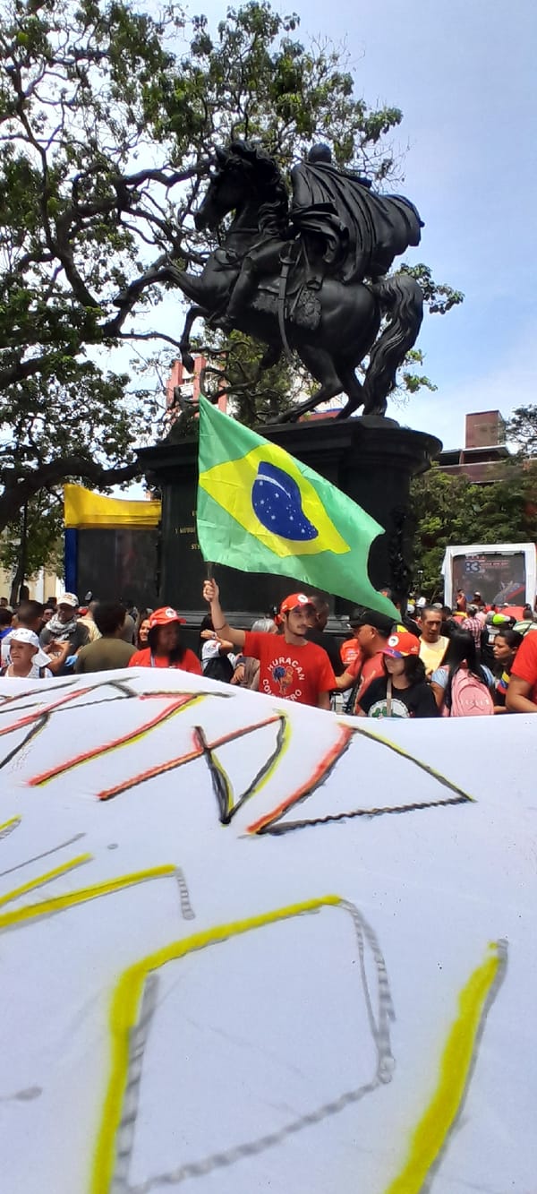 Political rally draws crowds to Plaza Bolívar in Caracas