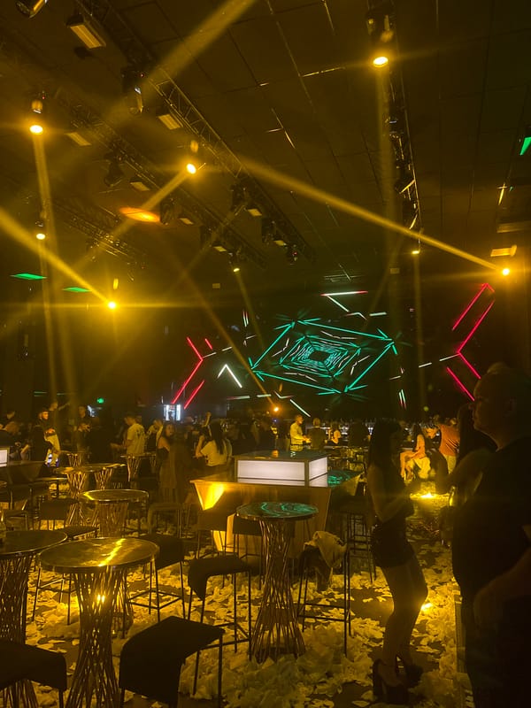 Yellow spotlight system observed at Stara Zagora venue