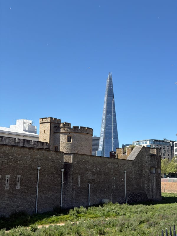 London landmarks photographed under clear skies Wednesday morning