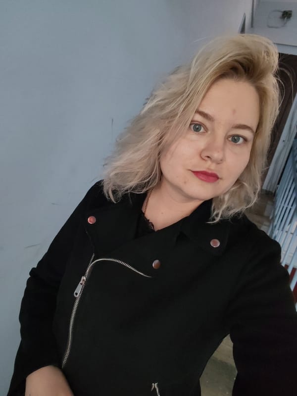 Woman documents pre-dawn dog walk through Izhevsk neighborhoods