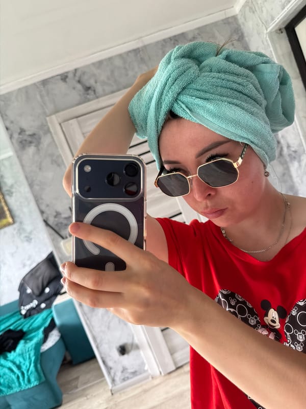 Lazy morning selfies and a Siamese cat in Tujmazy