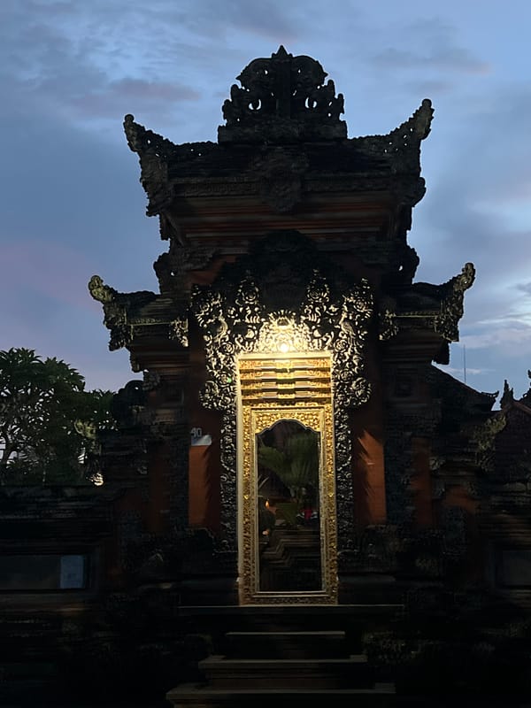 Evening walkthrough captures daily life in Ubud, Indonesia
