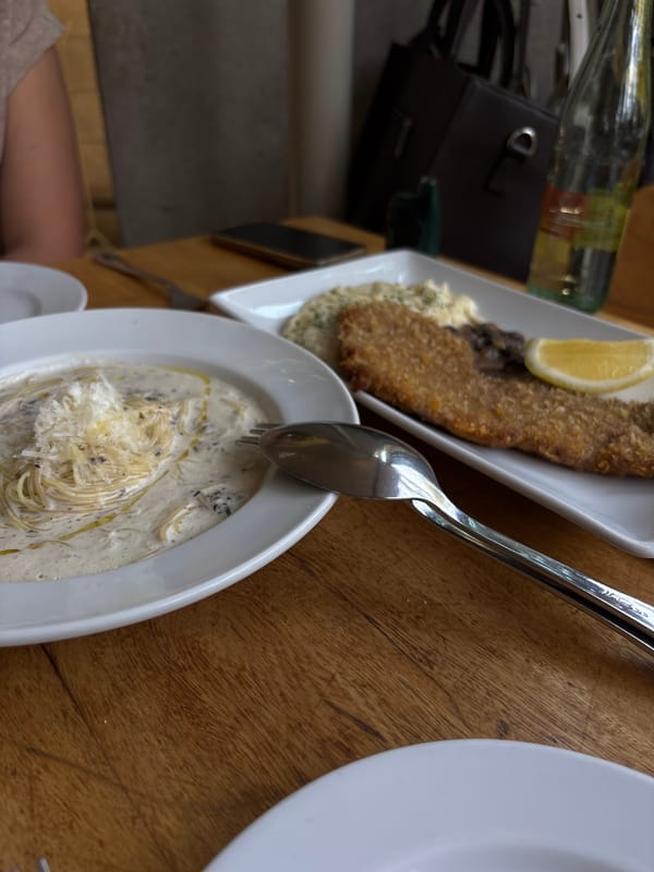 Restaurant dining scene documented in Mexico City