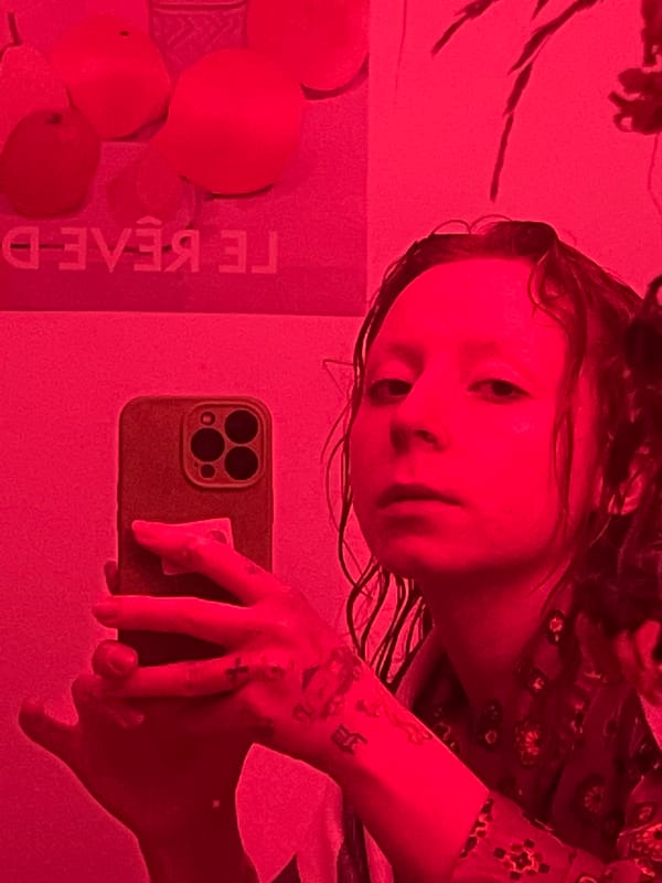 Person takes casual selfies in Belgrade neighborhood Tuesday evening