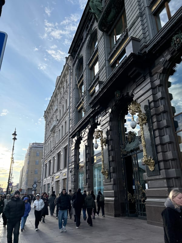 Afternoon street life documented around Saint Petersburg's Kazan Cathedral