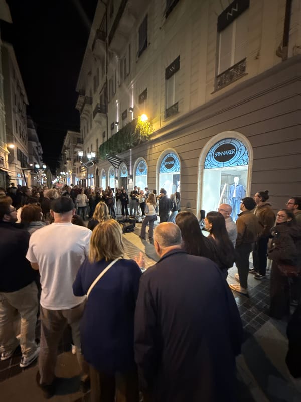 Street musicians draw crowd in Sanremo's nighttime district