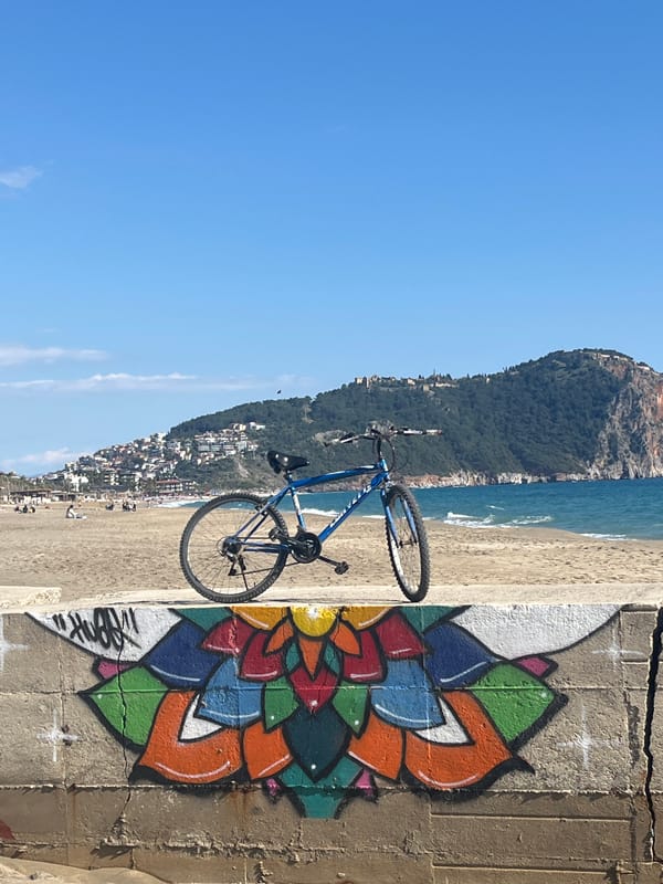 Typical beach day captured by witnesses in Alanya, Turkey