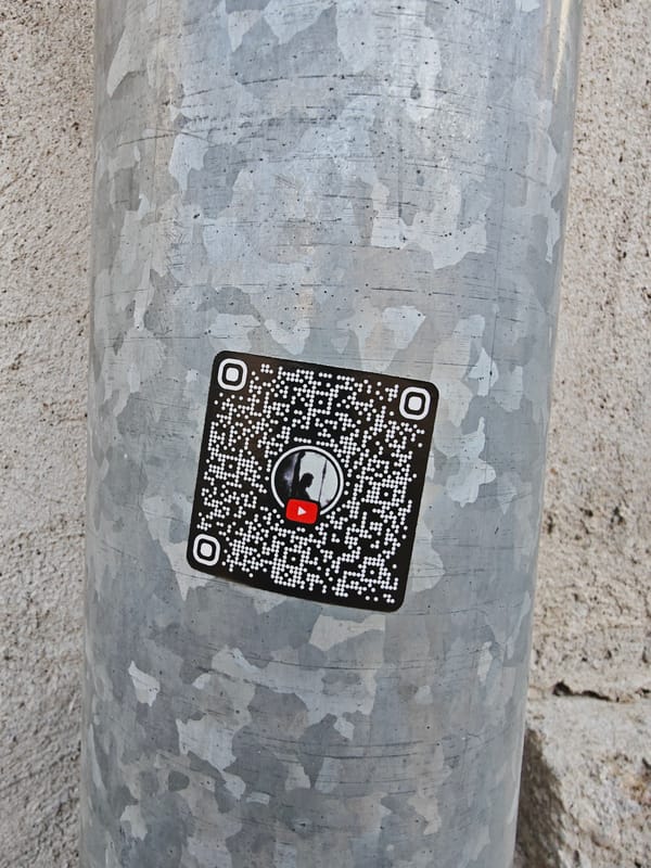 QR Code With YouTube Logo Found on Pole in Ruse