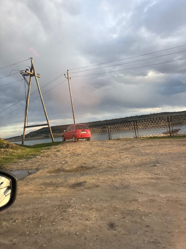 Roadway scenes captured near water body in Tbilisi