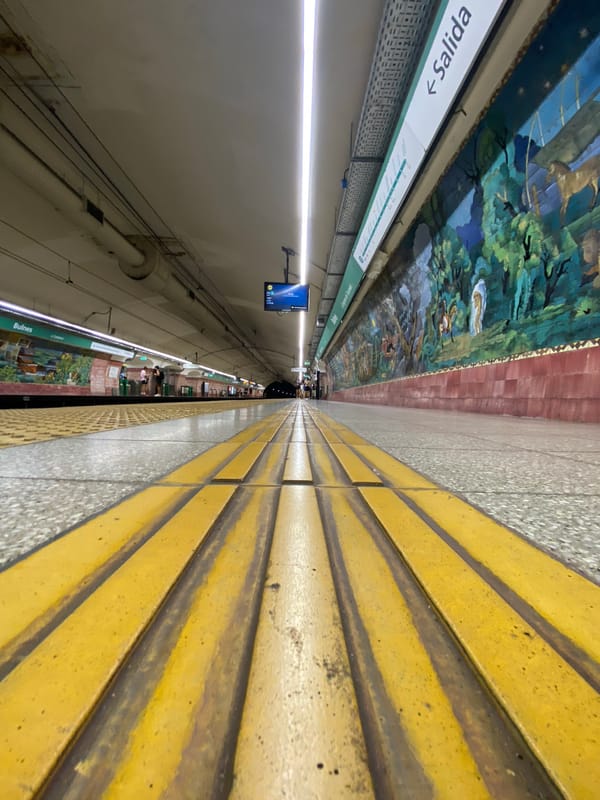 Routine Buenos Aires street and subway scenes documented