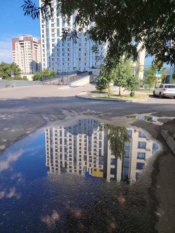Street scenes and garden details from a quiet Astana morning