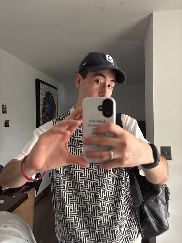 Outfit selfies at home in San Bernardino Tlaxcalancingo