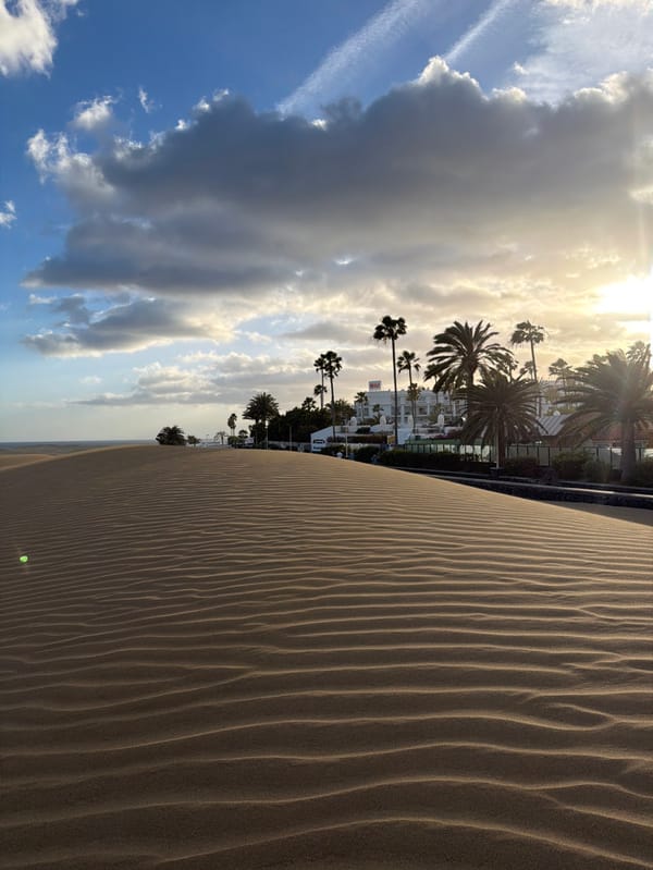 Tourist captures golden hour at Maspalomas Dunes, Gran Canaria
