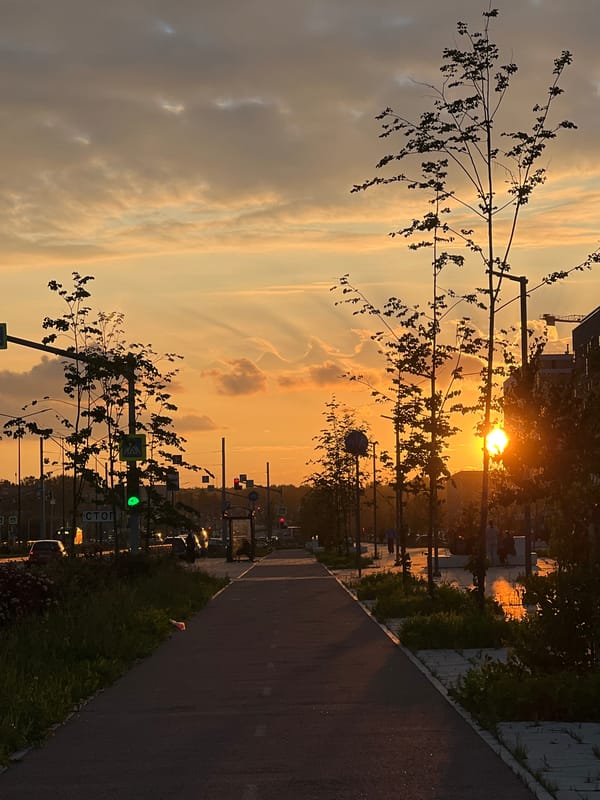 Witness captures evening life across Yekaterinburg neighborhoods