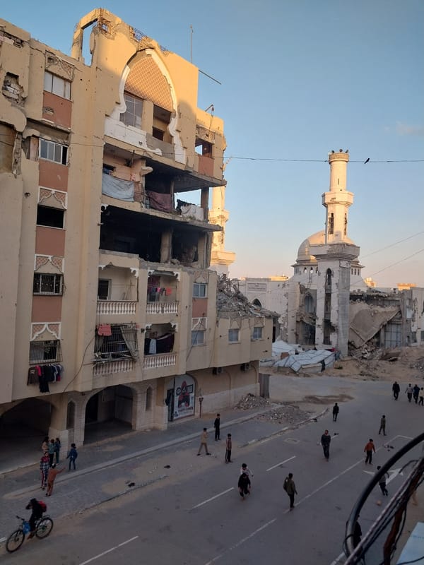 Witnesses document extensive building damage in Khan Yunis streets