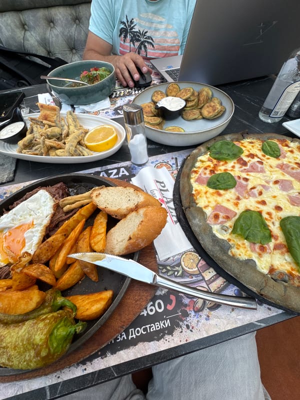 Afternoon around Haskovo's center — food, fountain, and a café
