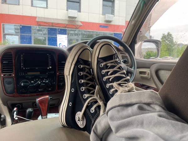 Casual morning around Khabarovsk, from parked cars to a clinic entrance