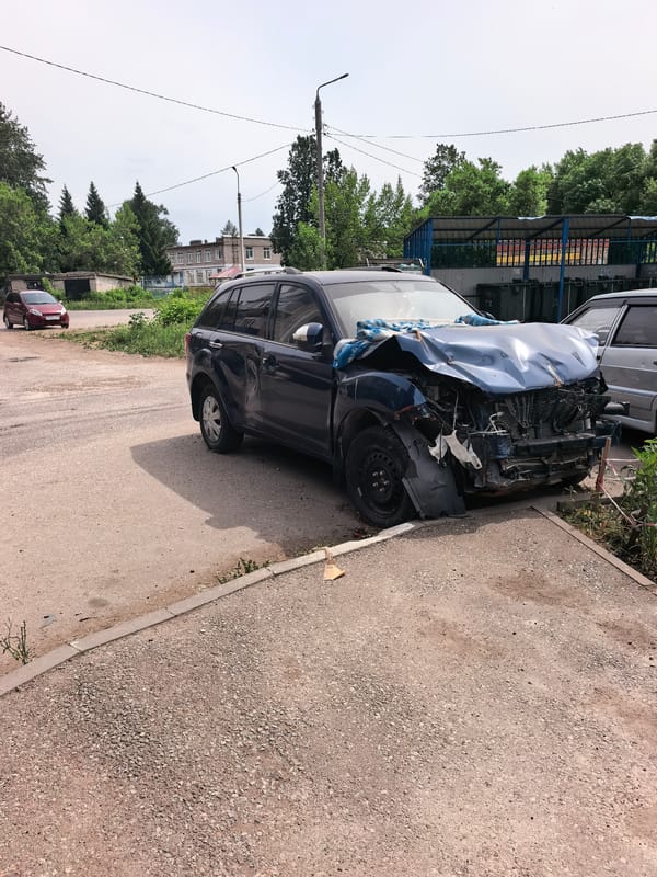 Severely damaged blue car observed in Sterlitamak, Russia