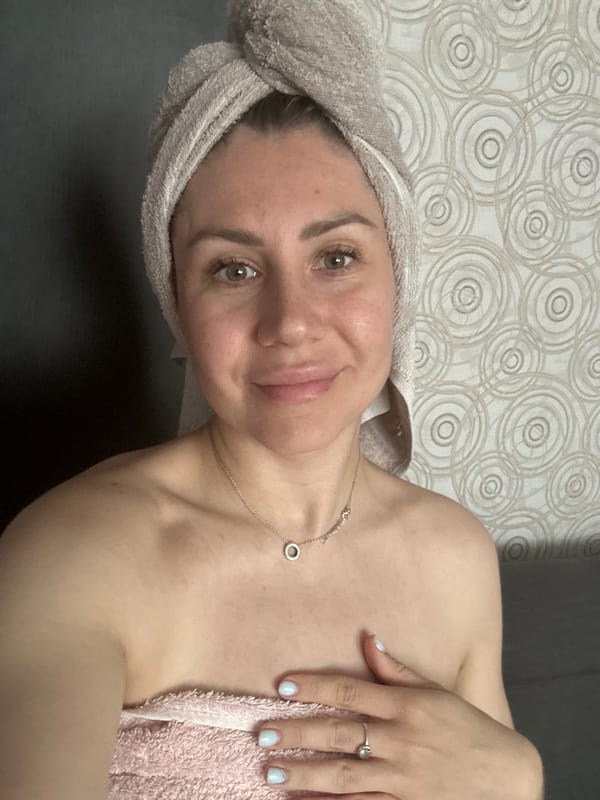 Woman documents morning beauty routine in Novoaltaysk bathroom selfies