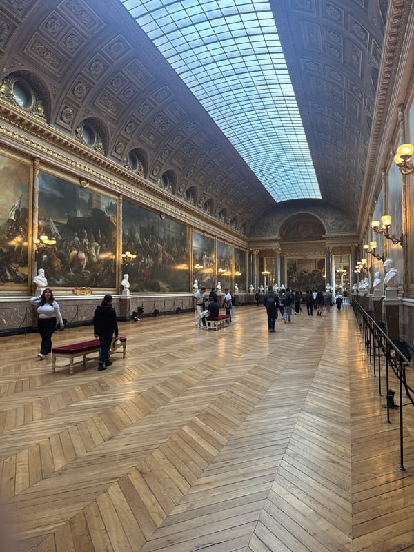 Early morning Palace of Versailles tour documented by witness