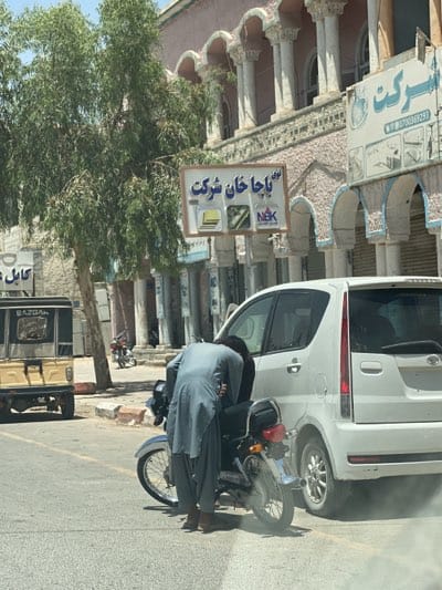 Morning rush hour activity documented in Kandahar streets