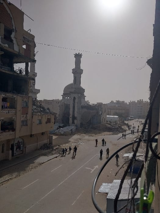 Khan Yunis witness documents war damage, displacement, resilient daily life