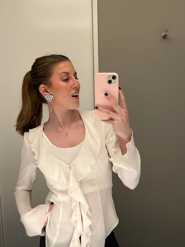 Woman takes dressing room selfies in Mexico City