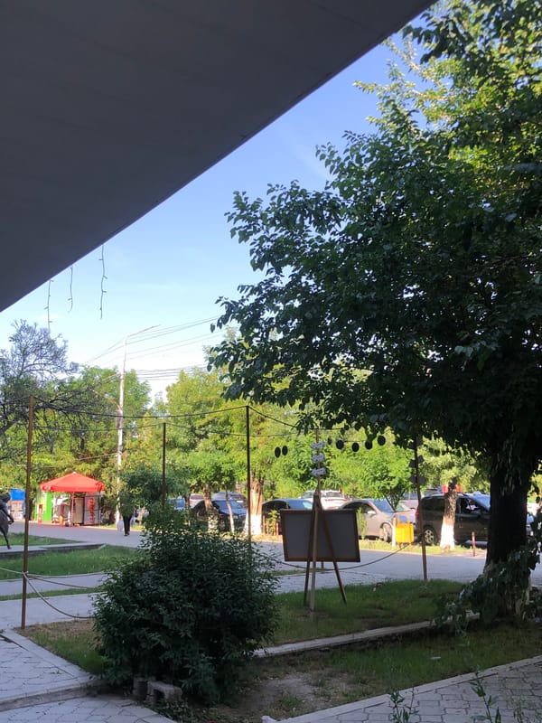 Quiet afternoon moments documented in Armavir public spaces